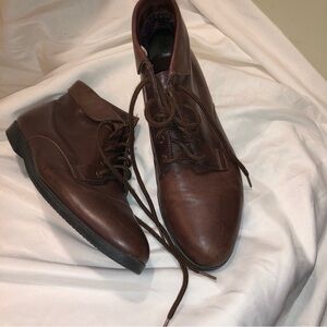 Ladies DanexX size 8.5 brown leather lace-up ankle high boots